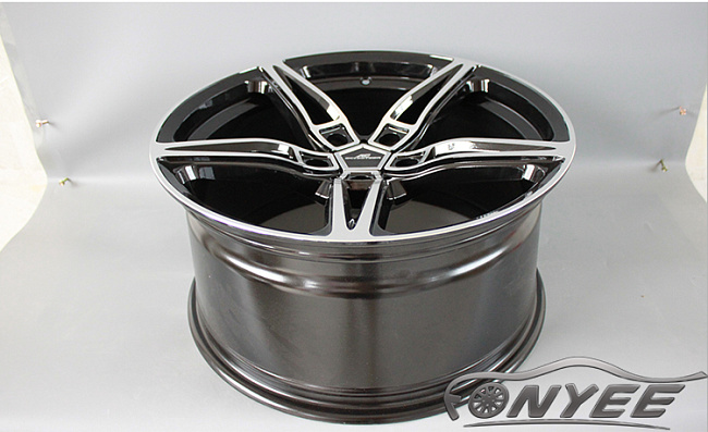 картинка Новые диски AC schnitzer AC1 R19 5X120 ET35 J8,5 черный глянец + серебро магазин  StreetTuning 