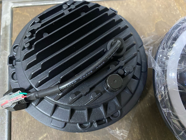 картинка Фары светодиодные 7 дюймов 80W TheBestPartner на ВАЗ 2101, 2102, ЛАДА магазин  StreetTuning 