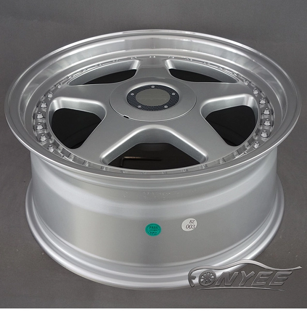 картинка Новые диски OZ Racing Futura R18 5x112-5x120 ET35 J8 серебро магазин  StreetTuning 