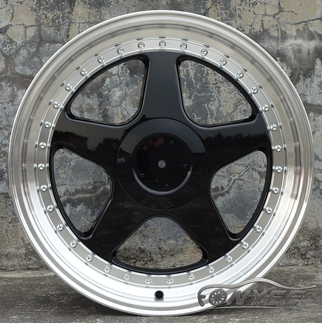 картинка Новые диски OZ Racing Futura R18 5x112-5x120 ET35 J8 черные + серебро магазин  StreetTuning 