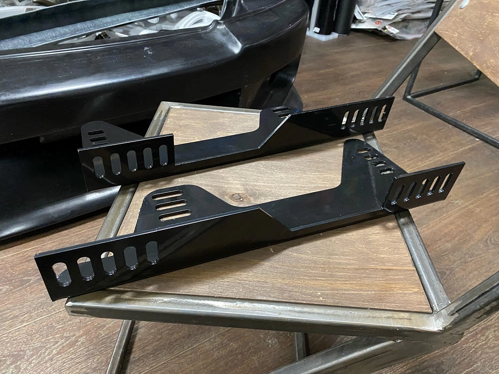 картинка Кронштейны крепления спортивного сиденья (ковша, универсальный от магазина  StreetTuning