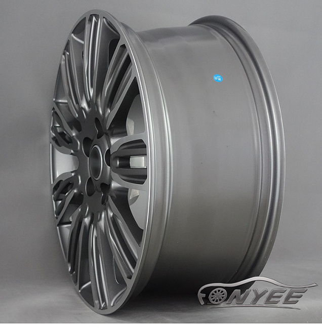 картинка Новые диски RANGE ROVER VELAR R20 5x120 ET45 J9,5 серый + серебро магазин  StreetTuning 