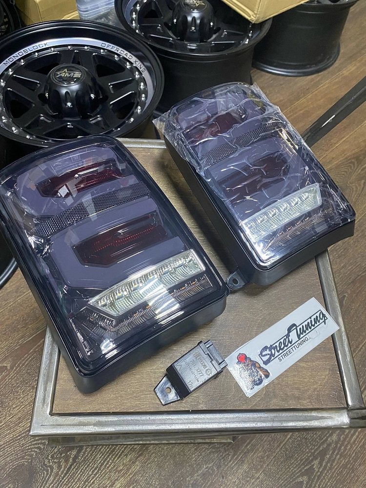 картинка Задние светодиодные фонари тонированные для а/м ВАЗ 2121,21213,21214 от магазина  StreetTuning