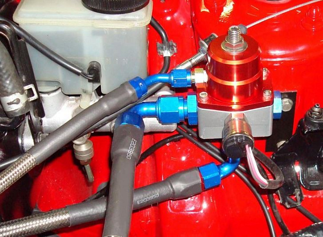 картинка Топливный регулятор  Aeromotive Style без установочного комплекта , красный магазин  StreetTuning 