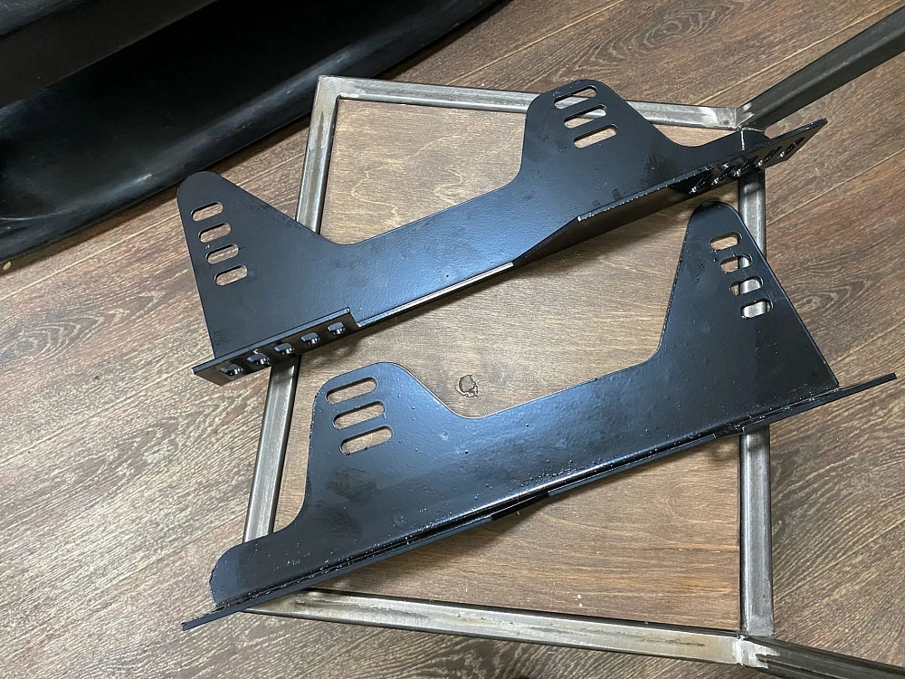 картинка Кронштейны крепления спортивного сиденья (ковша, универсальный от магазина  StreetTuning