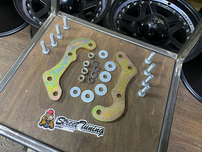 картинка Переходные пластины GTS на Ниву под суппорта ВАЗ 2108 магазин  StreetTuning 