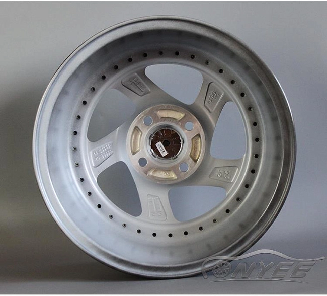картинка Новые диски Rotiform TMB Flat R15 4х100 ET25 J8 серебро + золотистые болтики магазин  StreetTuning 