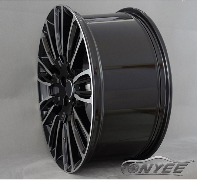 картинка Новые диски RANGE ROVER VELAR R22 5x120 ET45 J10 серебро + черный глянец магазин  StreetTuning 