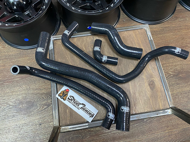 картинка Патрубки системы охлаждения и радиатора Toyota Levin 101 / 111 4a-7aFE, черные магазин  StreetTuning 