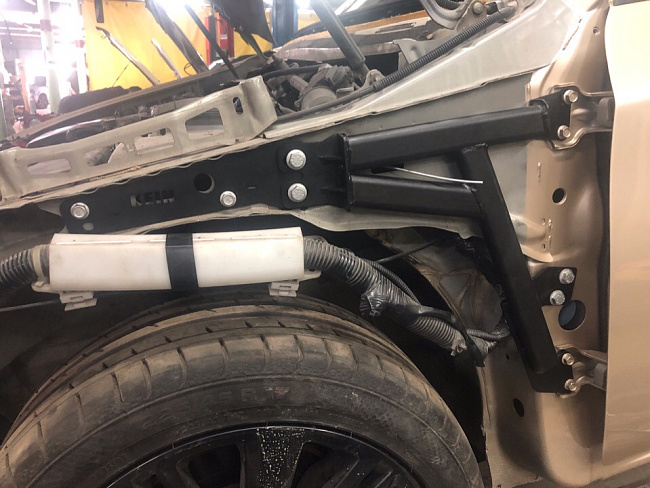 картинка Комплект усилителей (2 распорки) под передние крылья для Subaru ​Impreza GG/GD магазин  StreetTuning 