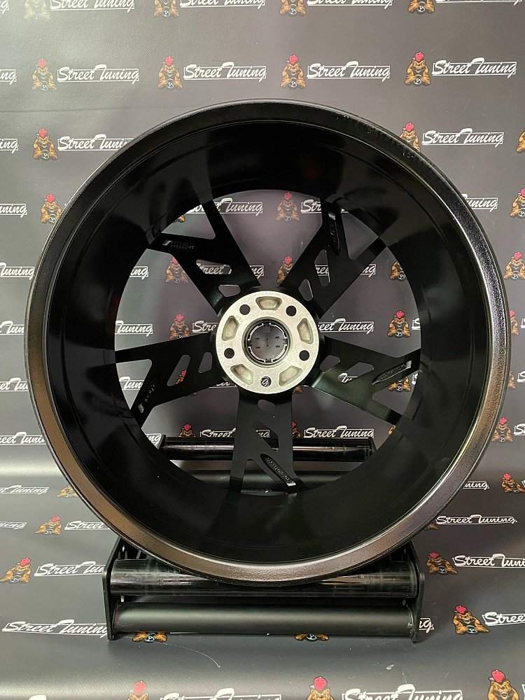 картинка Новые диски Audi Style R20 J9 ET20 5x112 Black от магазина  StreetTuning