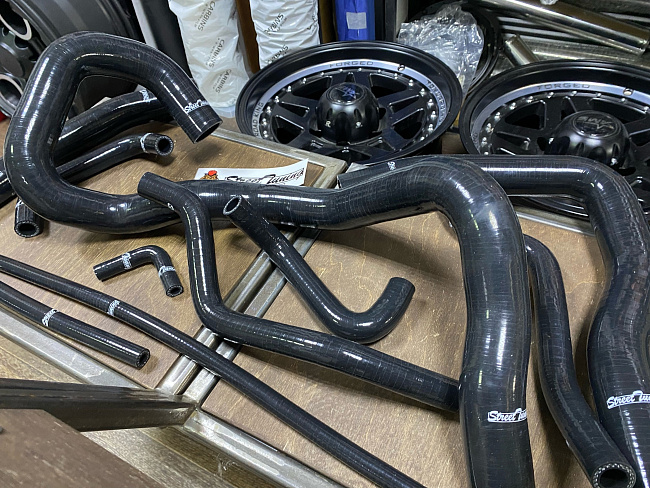 картинка Патрубки системы охлаждения StreetTuning Mitsibishi Lancer Evo 7-9 магазин  StreetTuning 