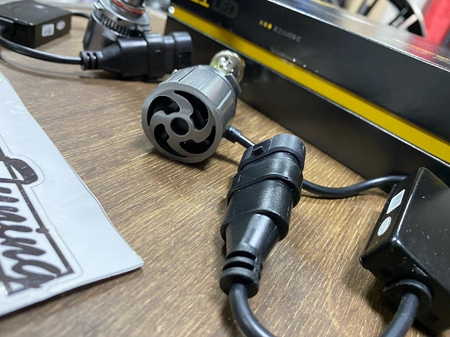 картинка Мини Bi-Led лампы Sanvi - HB3 5500к, комплект 2 шт магазин  StreetTuning 