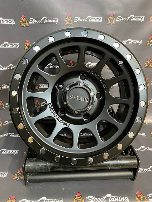 картинка Новые диски METHOD R15 J8 ET0 5x150 Black магазин  StreetTuning 