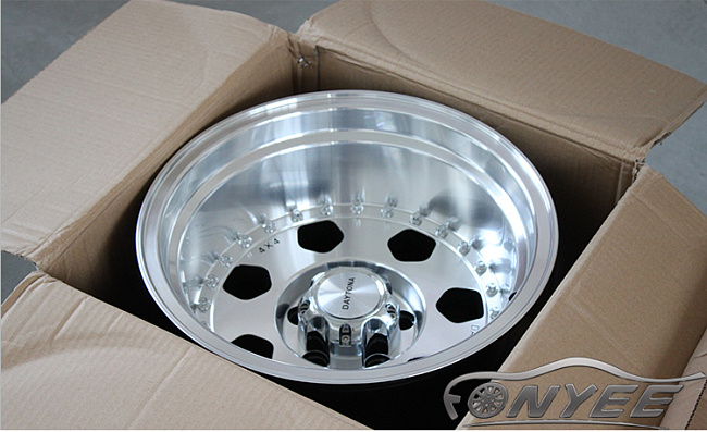 картинка Новые диски Daytona R15 5х114,3 ET-44 J10 серебристые магазин  StreetTuning 