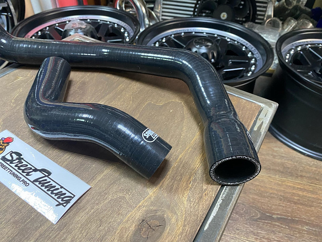 картинка Патрубки радиатора Samco Sport для Nissan Skyline GTR R33-34, черные магазин  StreetTuning 