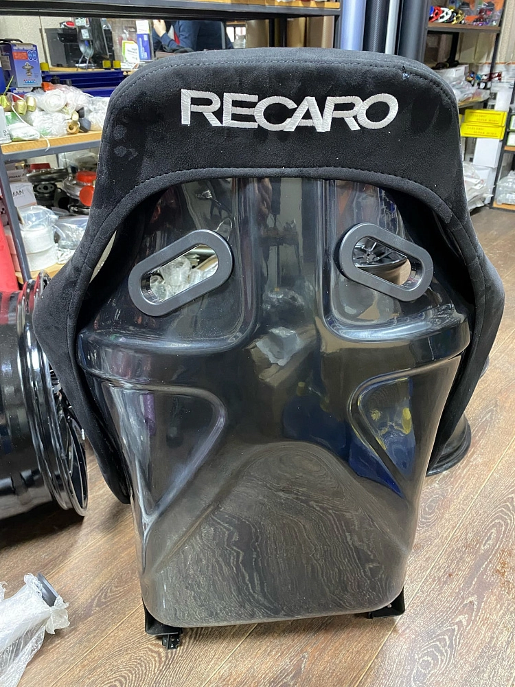 картинка Сиденье спортивное "Ковш" Recaro Rac большой размер, черное замшевое. от магазина  StreetTuning