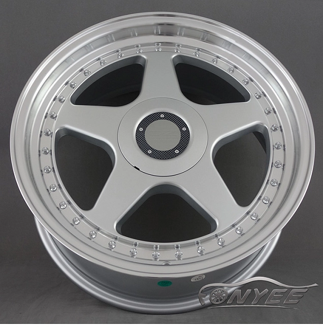 картинка Новые диски OZ Racing Futura R18 5x112-5x120 ET35 J8 серебро магазин  StreetTuning 