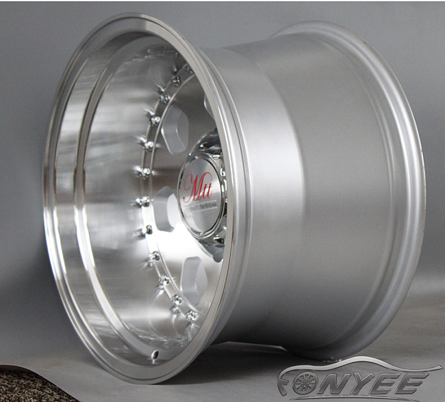 картинка Новые диски Daytona R16 6х139,7 ET-44 J10 серебристые + серебристые болтики магазин  StreetTuning 