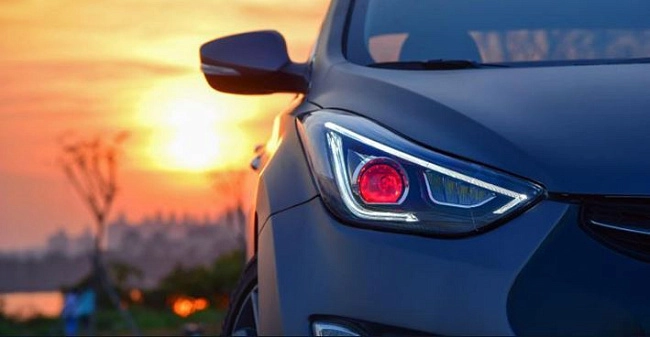 картинка Передние фары для Hyundai Elantra магазин  StreetTuning 