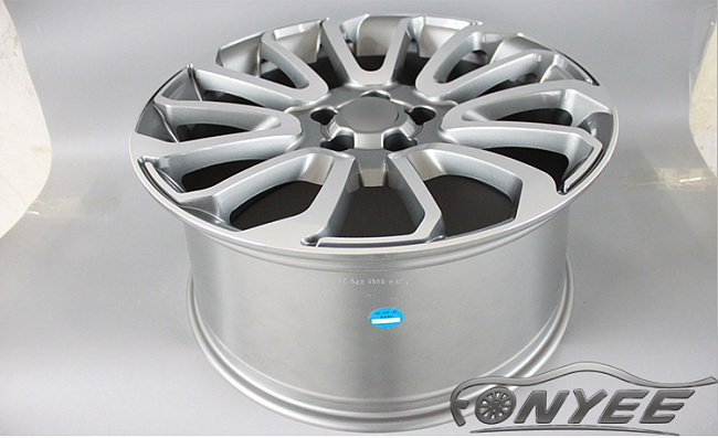 картинка Новые диски Range Rover Autobiography Wheels HSE Sport R22 5x120 ET45 J10 серый глянец + серебро магазин  StreetTuning 