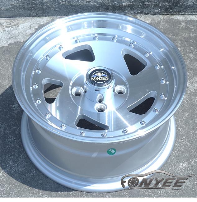 картинка Новые диски Ikon SNC008 R14 4x100 ET15 J7 серебристые магазин  StreetTuning 