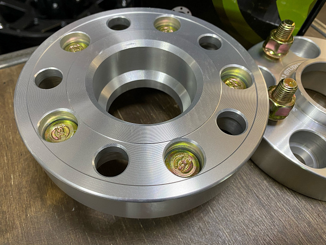 картинка Проставка Starleks 35 мм 5x112, FUT14x1.5 цо 66,6 Silver магазин  StreetTuning 