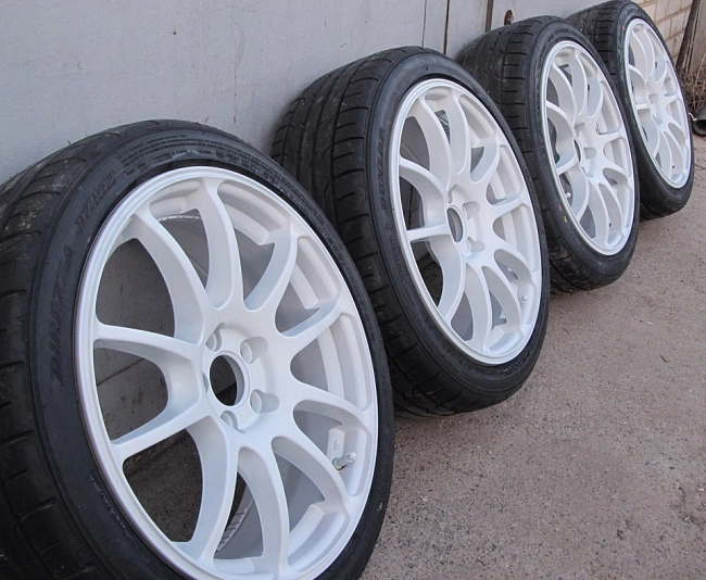 картинка Белый матовый Баллончик жидкой резины Rubber paint магазин  StreetTuning 