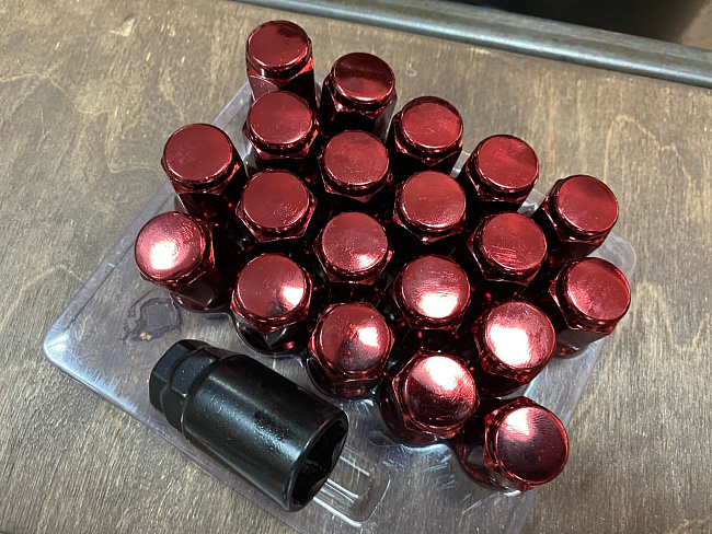 картинка Комплект гаек Starleks M14x1.5 высота 35 мм, красные - 20 шт магазин  StreetTuning 