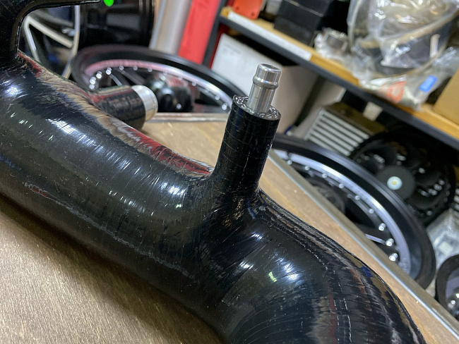 картинка Патрубок турбины Samco Sport для Subaru Impreza GC, GD 5-6 vers магазин  StreetTuning 