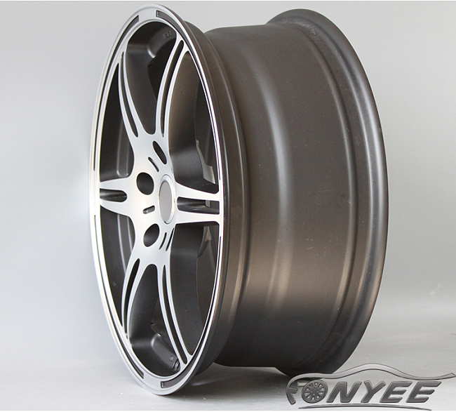 картинка Новые диски Styluz R17 5х114,3 ET40 J7 черный мат + серебро магазин  StreetTuning 