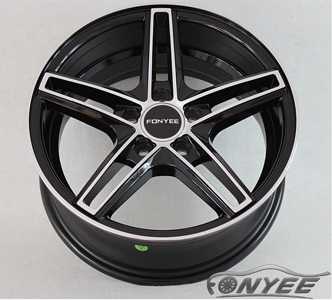 картинка Новые диски Vossen CV5 Replica R17 5X114,3 ET35 J7 черный глянец + серебро магазин  StreetTuning 