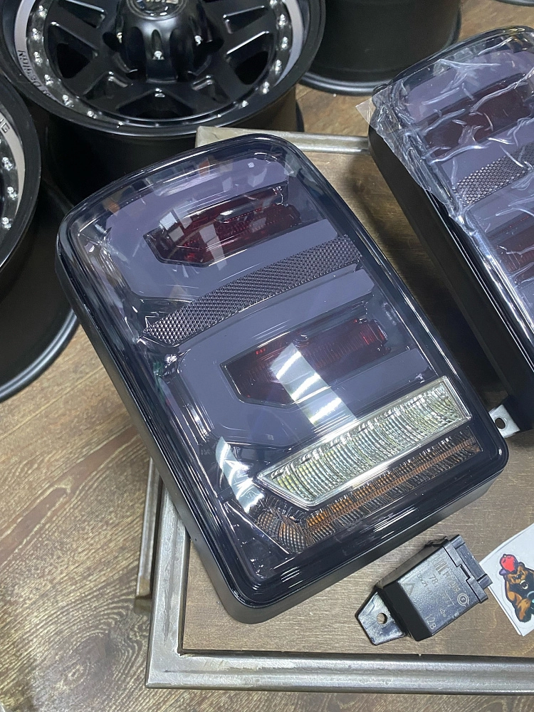 картинка Задние светодиодные фонари тонированные для а/м ВАЗ 2121,21213,21214 от магазина  StreetTuning