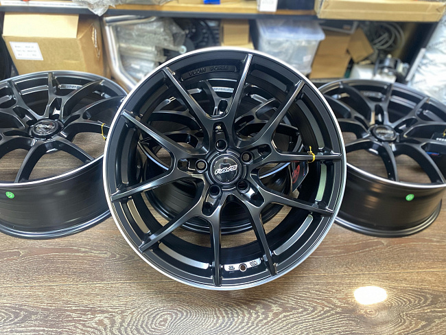 картинка Новые диски RAYS G025 R17 J7.5 ET38 5X100, черные матовые магазин  StreetTuning 