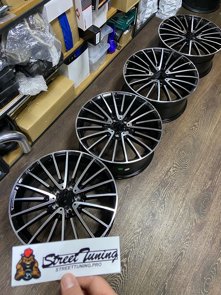 картинка Новые диски SL148 для Mercedes R18 J8 ET45 5X112 черные + серебро от магазина  StreetTuning