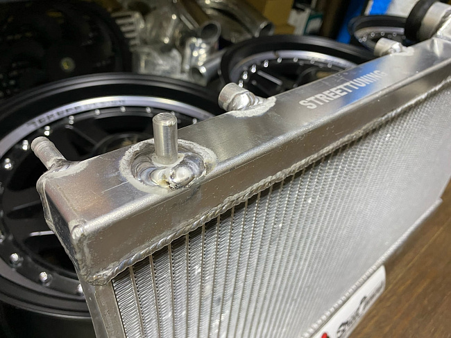 картинка Радиатор алюминиевый Subaru Impreza GR/Legacy BL-BP5/Forester SH/Outback 05-14 26мм AT магазин  StreetTuning 