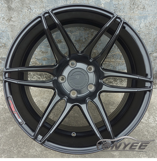 картинка Новые диски Cosmis Racing R18 5x114,3 ET28 J10,5 черные магазин  StreetTuning 