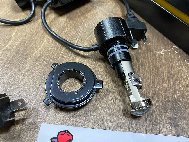 картинка Мини Bi-Led лампы Sanvi - H4 5500к, комплект 2 шт магазин  StreetTuning 