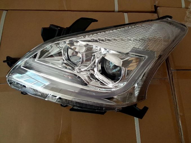 картинка Передние фары для TOYOTA AVANZA 2012-2015 г магазин  StreetTuning 