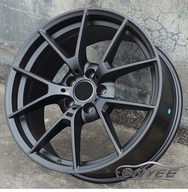 картинка Новые диски BMW M R19 5X120 ET33 J8,5 черный мат магазин  StreetTuning 