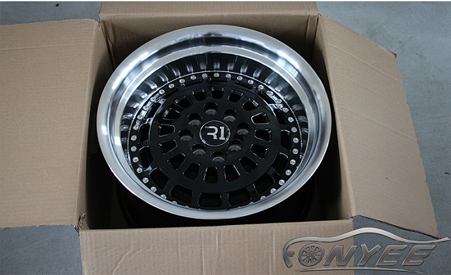 картинка Новые диски ESM 015 R15 4x100-114,3 ET15 J9 черный глянец + серебро магазин  StreetTuning 