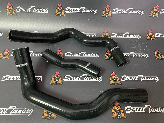 картинка Патрубки радиатора StreetTuning для Mini Cooper S JCW W11 1.6 R52 04-08/R53 01-06, черные 3 шт магазин  StreetTuning 