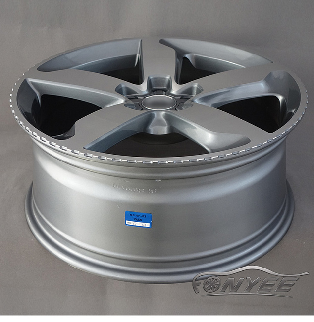 картинка Новые диски Audi style 165 R19 5x112 ET39 J8 серый + серебро магазин  StreetTuning 