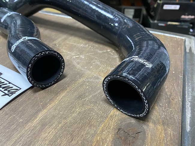 картинка Патрубки радиатора STREETTUNING для Lexus IS250 2.5L, IS300 2000-2005 магазин  StreetTuning 