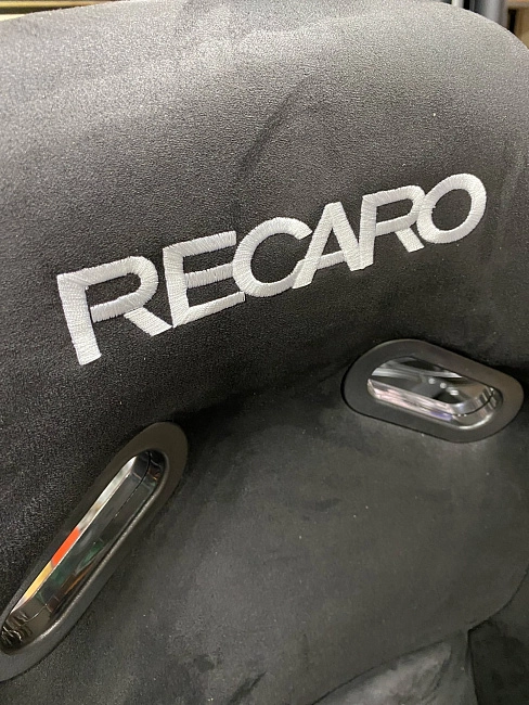 картинка Сиденье спортивное "Ковш" Recaro Rac большой размер, черное замшевое. магазин  StreetTuning 