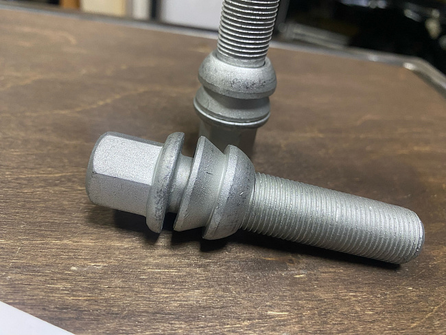 картинка Колесный болт Starleks M15x1.25 высота 55 мм, вращающаяся сфера,кл. 17 магазин  StreetTuning 