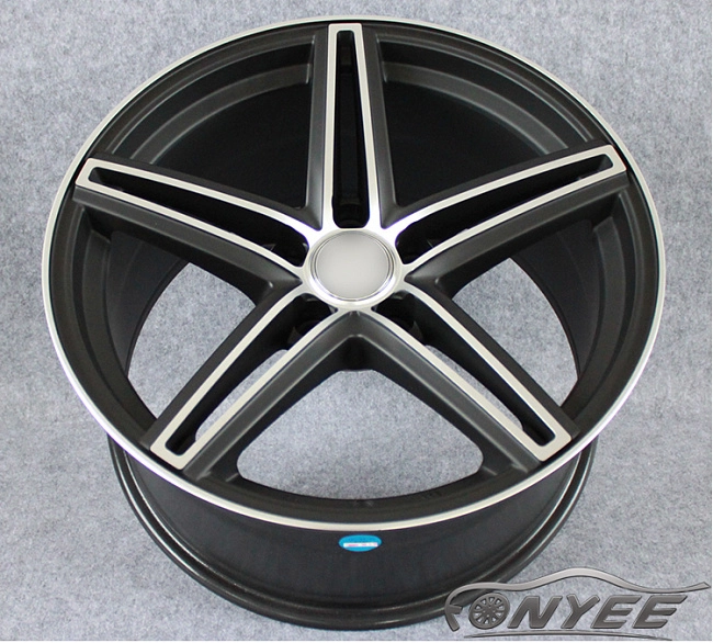 картинка Новые диски Vossen CV5 Replica R18 5X114,3 ET35 J9,5 черный мат + серебро магазин  StreetTuning 