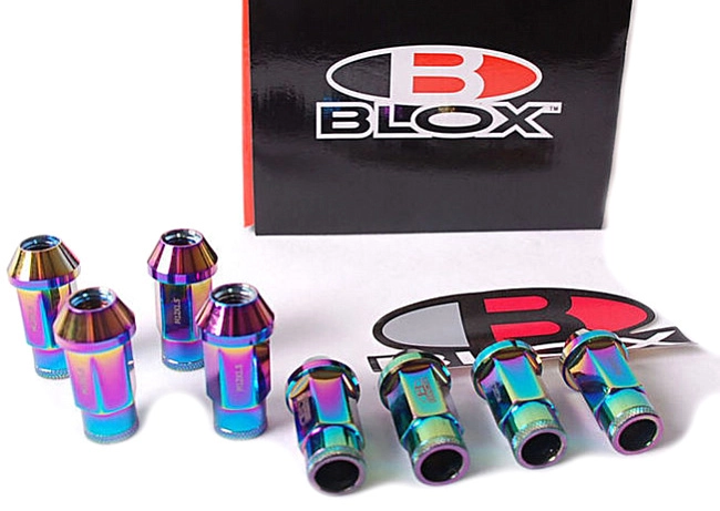 картинка Комплект гаек Blox style 52 мм, красные М12 х 1.5 магазин  StreetTuning 