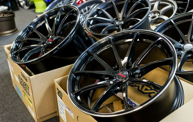 картинка Новые диски Rays G25 R19 5X112 ET30 J8,5 черные глянцевые + серебристая окантовка магазин  StreetTuning 