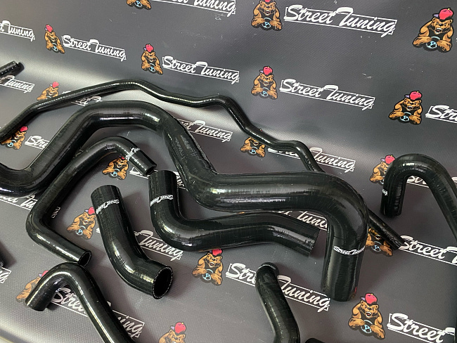 картинка Патрубки системы охлаждения StreetTuning для VW Golf MK4 1.8T до 2006, черные 9 шт магазин  StreetTuning 
